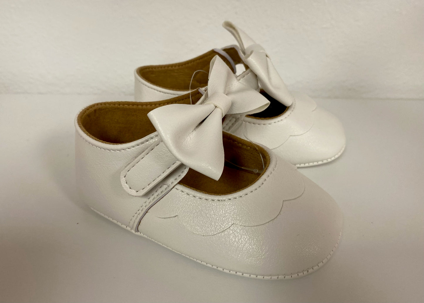 Baby Scalloped Bow Shoes - White